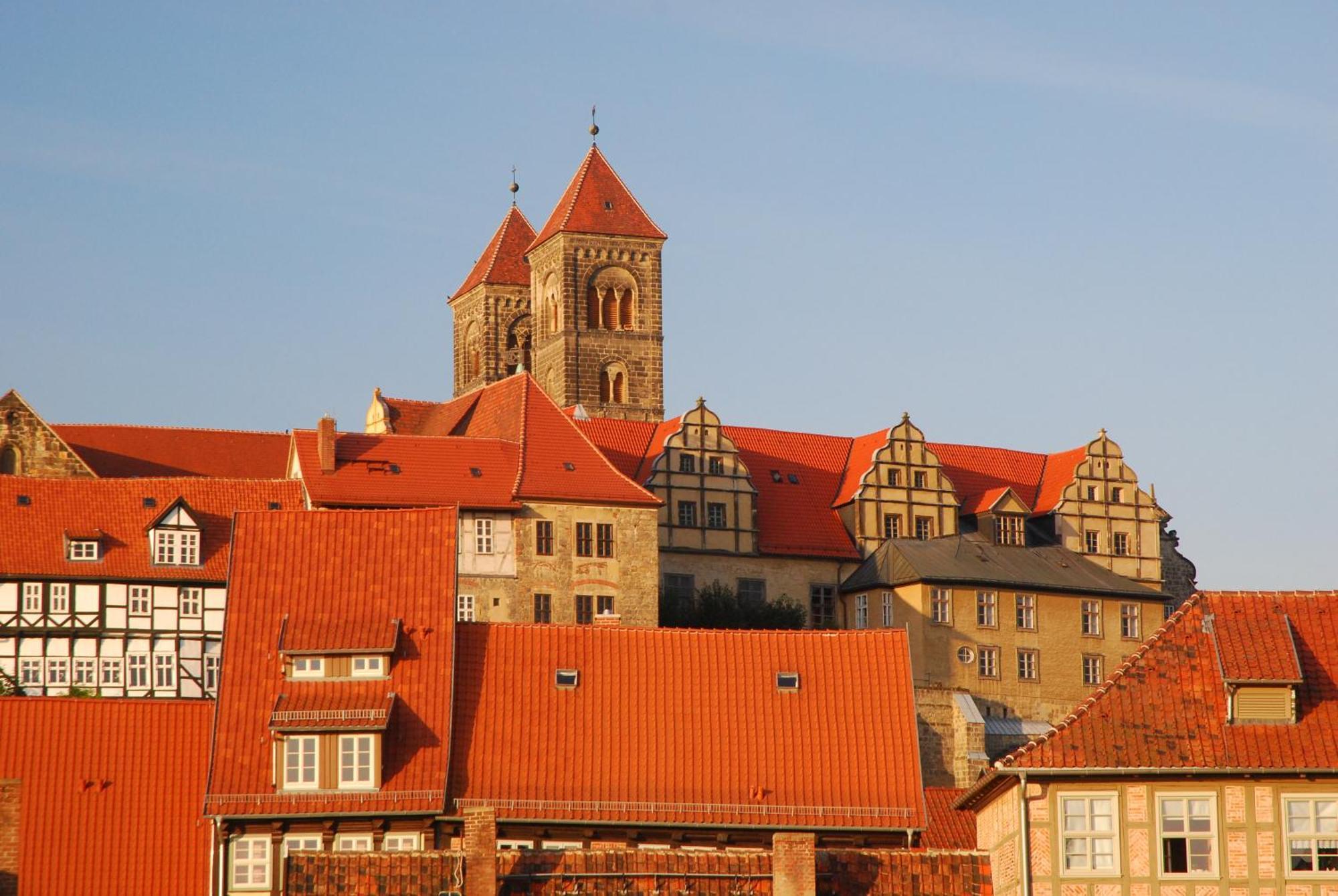 Hotel Domschatz เควดลินบวร์ก ภายนอก รูปภาพ