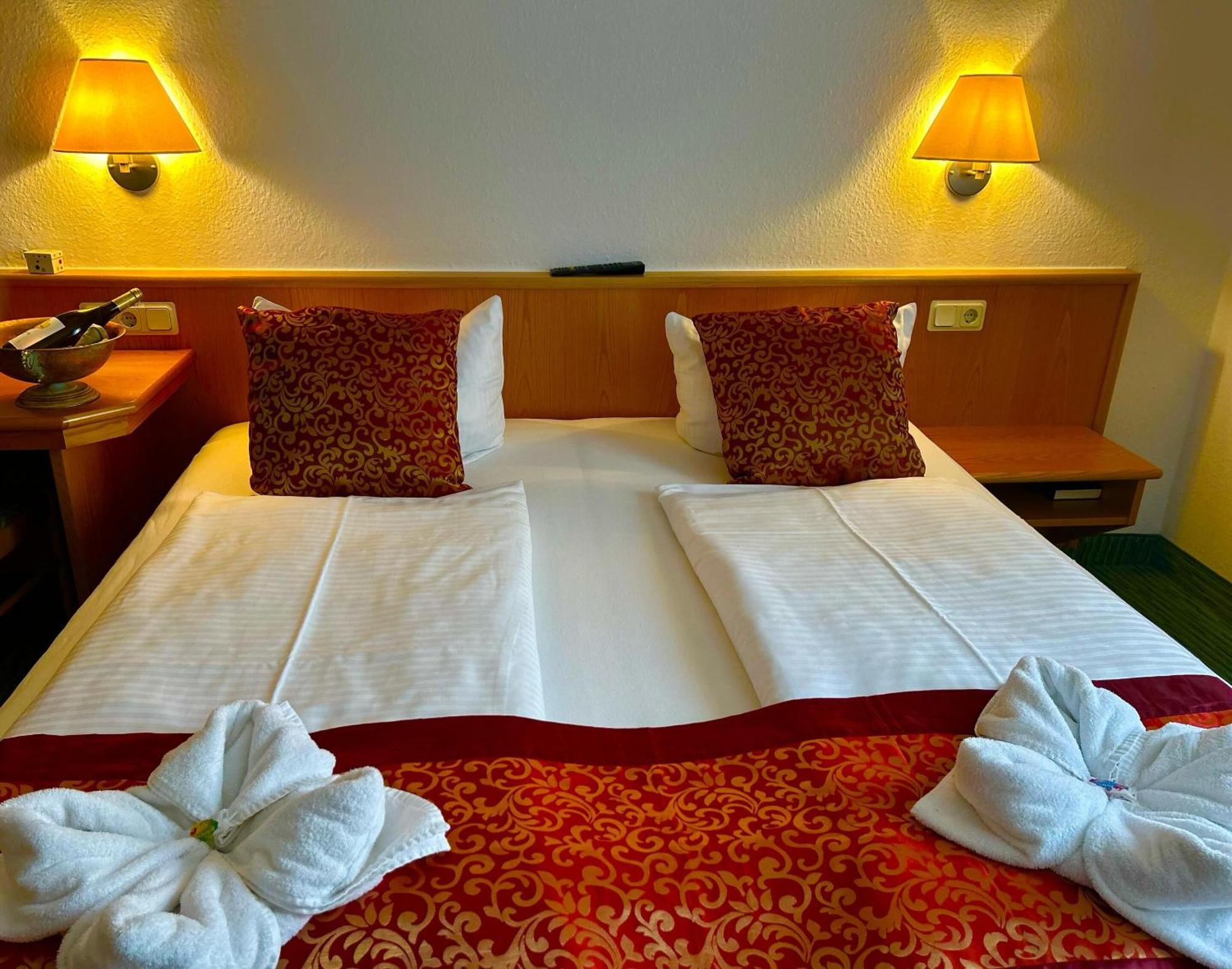 Hotel Domschatz เควดลินบวร์ก ภายนอก รูปภาพ