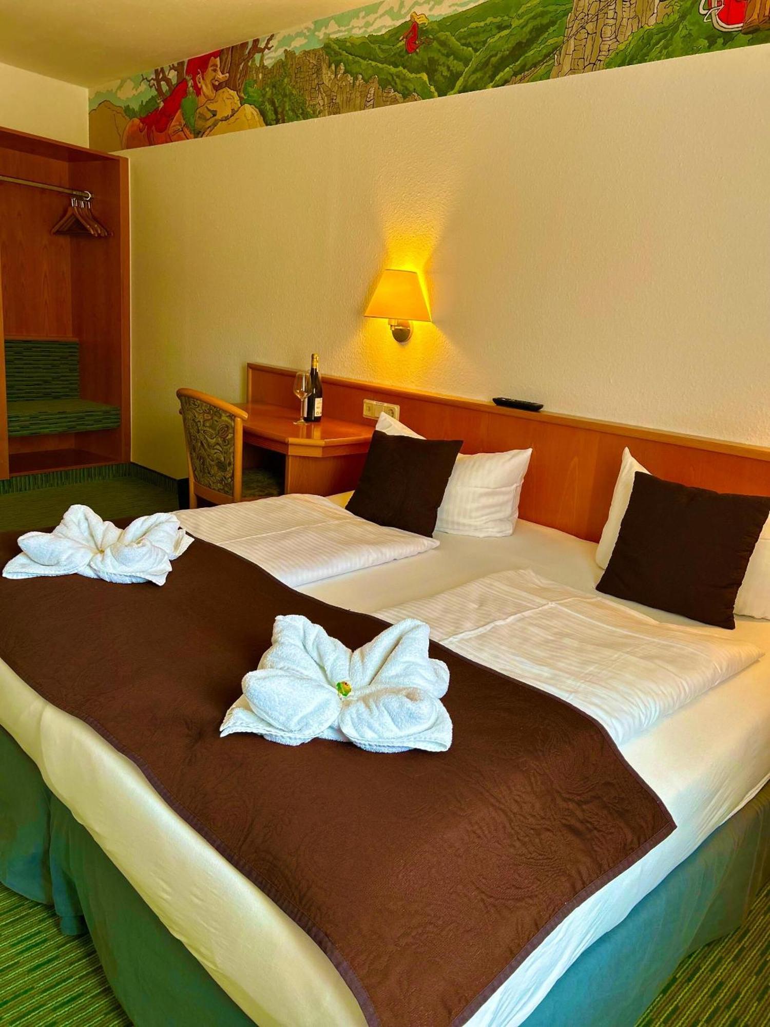 Hotel Domschatz เควดลินบวร์ก ภายนอก รูปภาพ