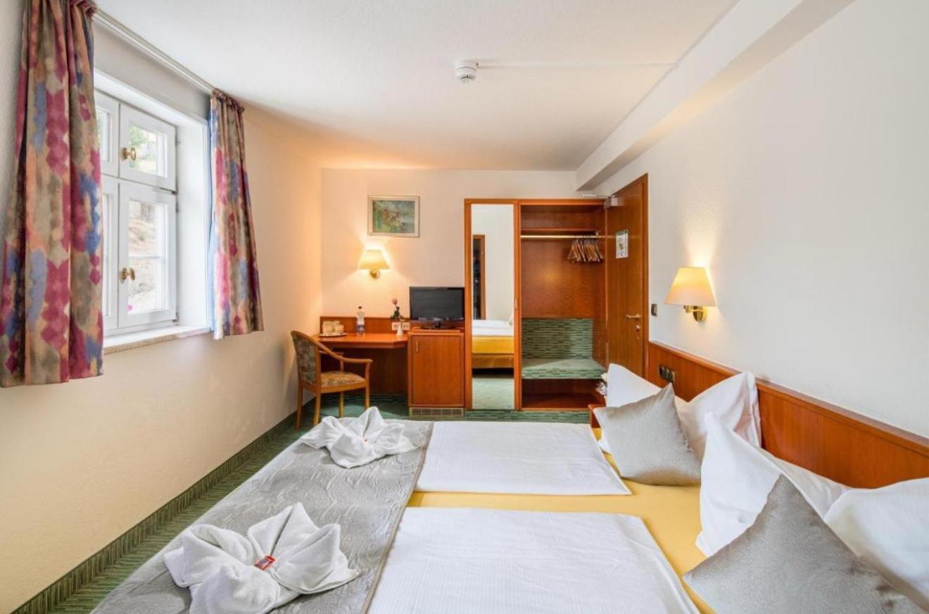 Hotel Domschatz เควดลินบวร์ก ภายนอก รูปภาพ