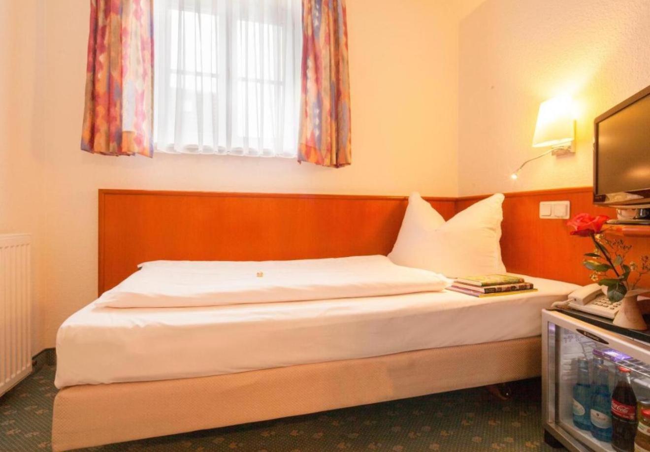 Hotel Domschatz เควดลินบวร์ก ภายนอก รูปภาพ