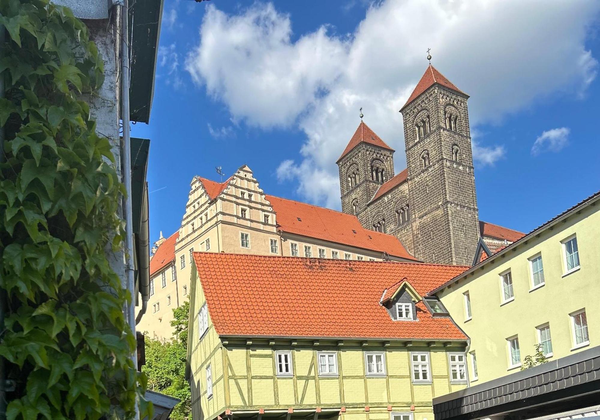 Hotel Domschatz เควดลินบวร์ก ภายนอก รูปภาพ