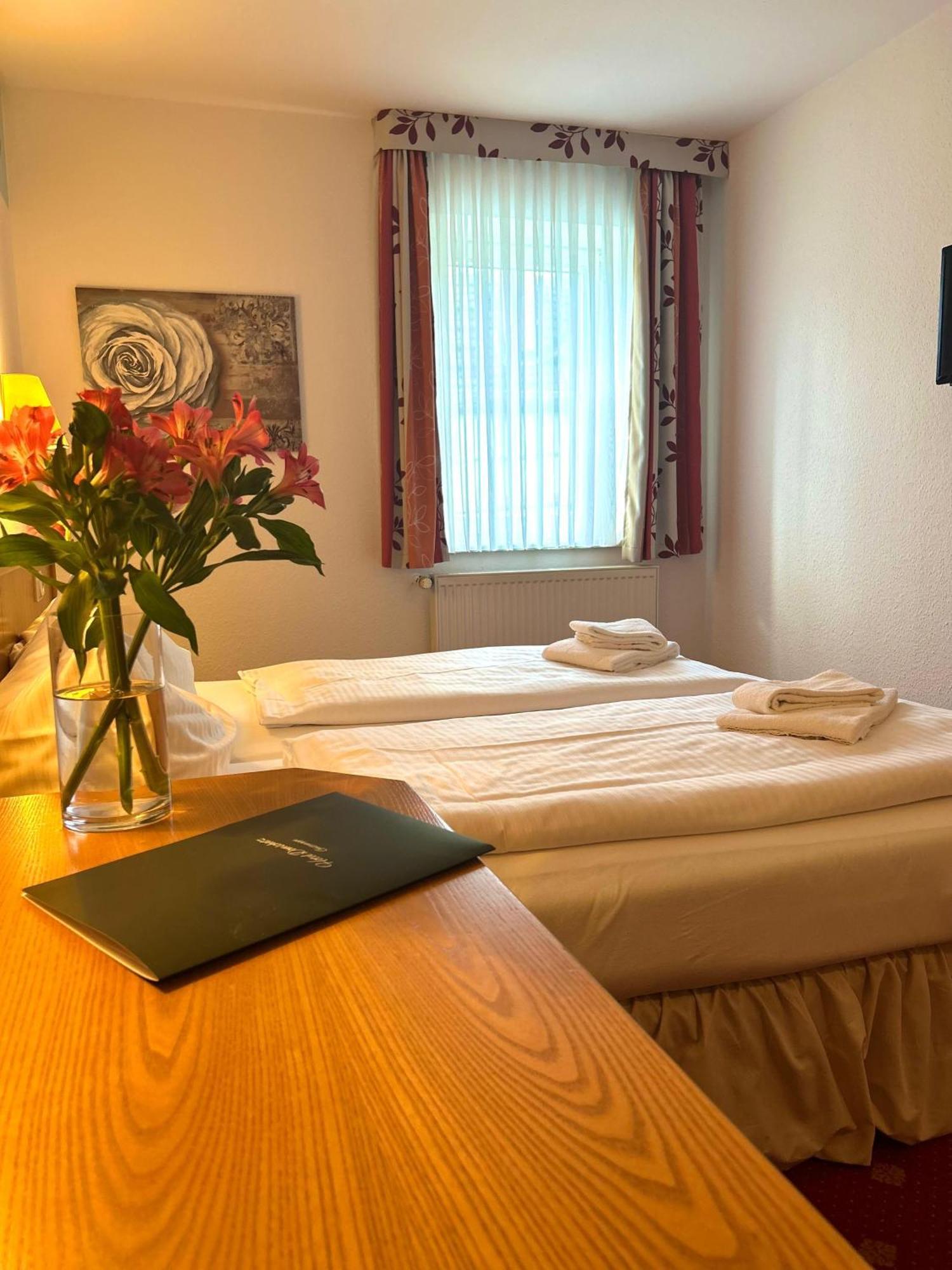 Hotel Domschatz เควดลินบวร์ก ภายนอก รูปภาพ