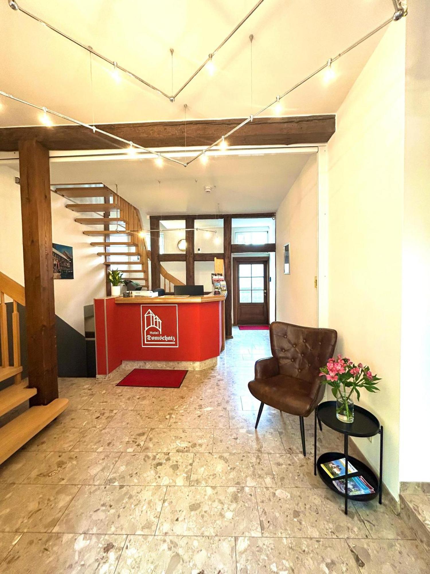 Hotel Domschatz เควดลินบวร์ก ภายนอก รูปภาพ