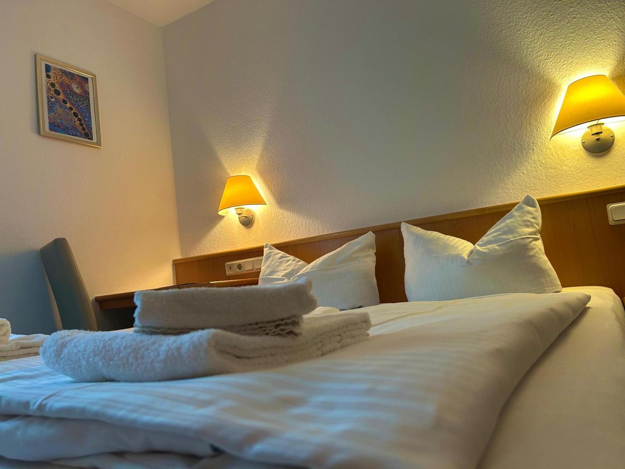 Hotel Domschatz เควดลินบวร์ก ภายนอก รูปภาพ