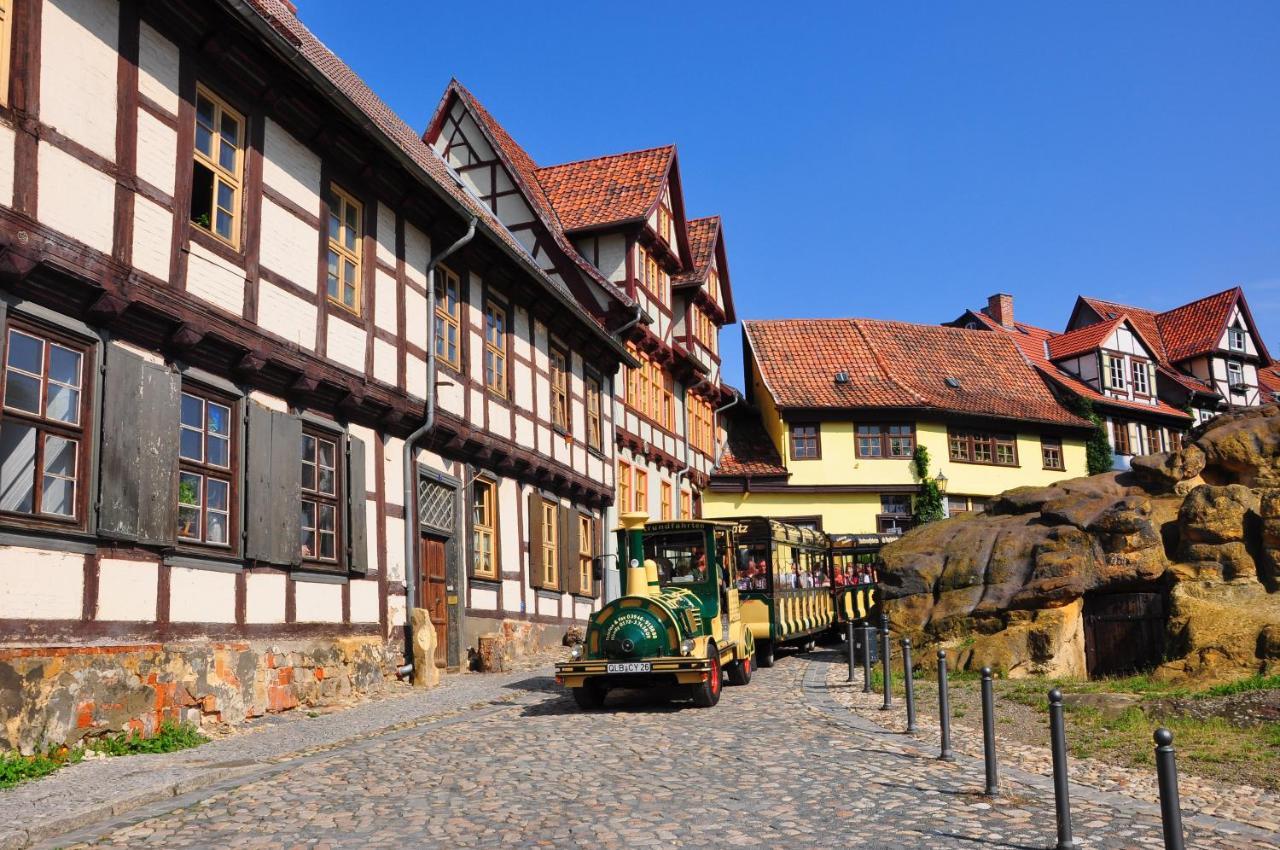 Hotel Domschatz เควดลินบวร์ก ภายนอก รูปภาพ